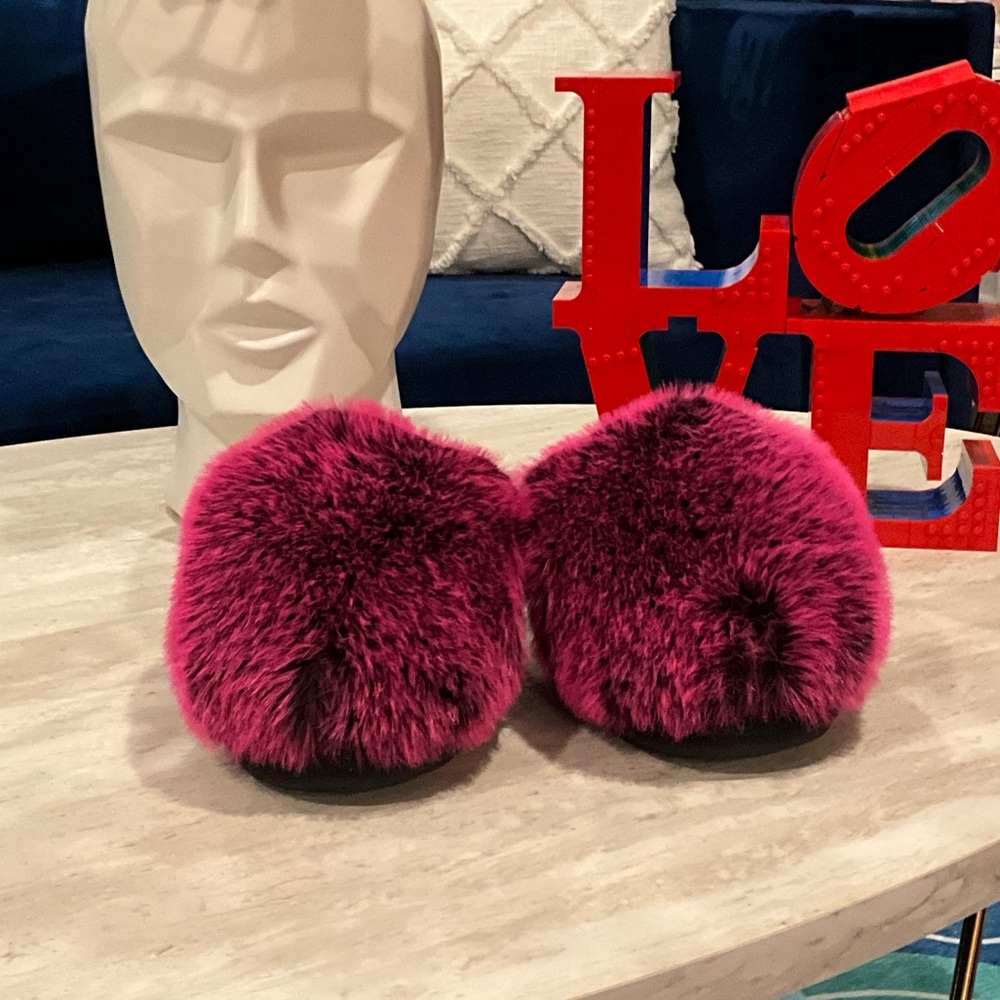 Steve Madden Plush Fuchsia Slippers